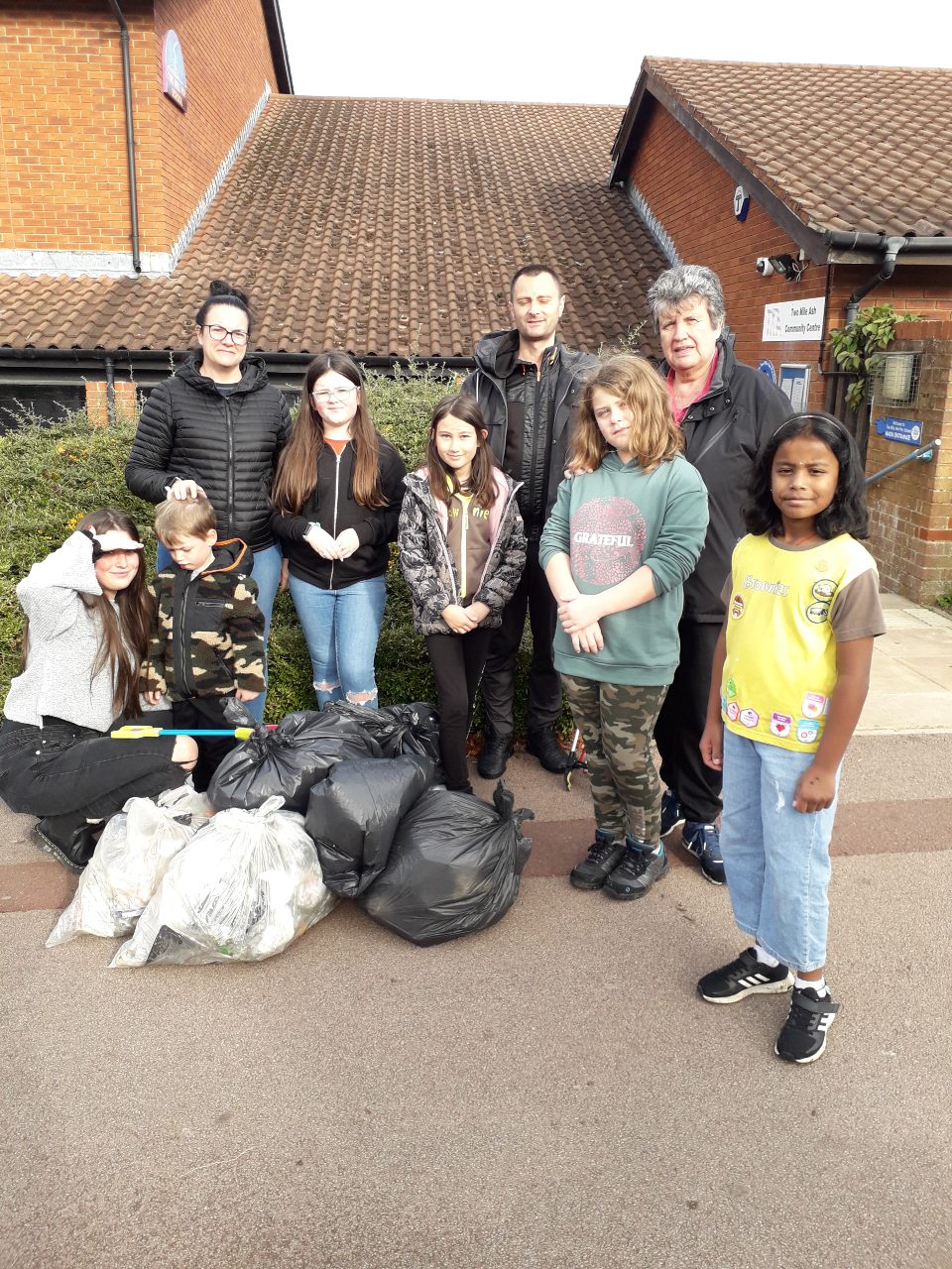 Rainbows and Brownies Litter Pick